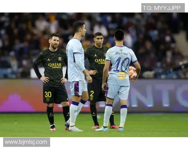 世界著名足球球星同框合影展现绿茵场上的传奇风采